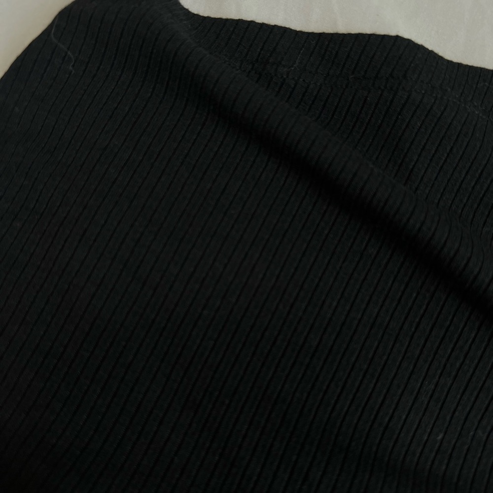 asymmetrical black ribbed crop top - Picture 2 of 3